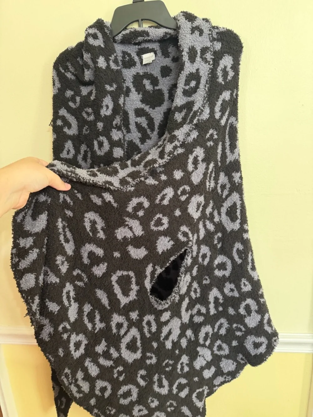 Walmart Cozy Black & Gray Leopard Print Fuzzy Shawl Cardigan One Size Comfy